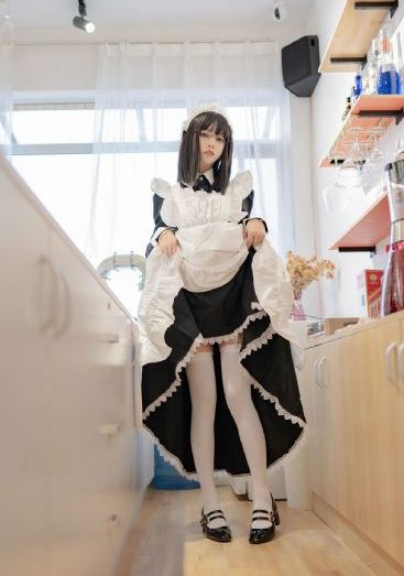 《穿长筒袜的有夫之妇》