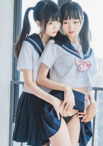 独自在夜晚的海边