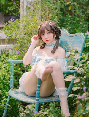 溪边春色