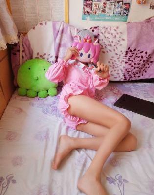 动漫八尺大人被吸乳视频